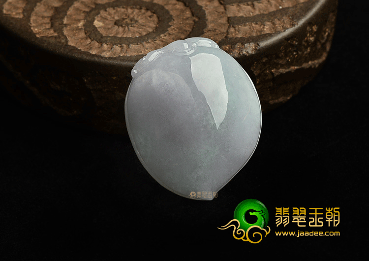 冰种淡春带彩寿桃挂件