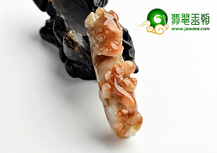 细糯种褐红翡龙钩挂件