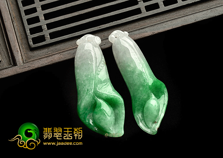 糯冰种翠色玉兰花挂件(一对)