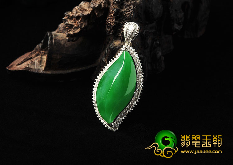 冰种正阳绿镶白金胸坠(真钻)