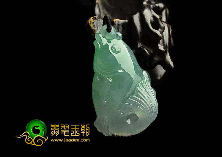 冰种翠色小鱼挂件