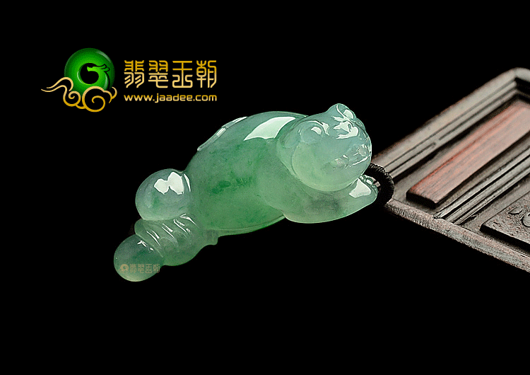 冰种翠色金蟾挂件
