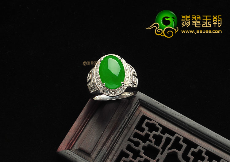 (超值推荐)冰种阳绿镶白金戒指(真钻)