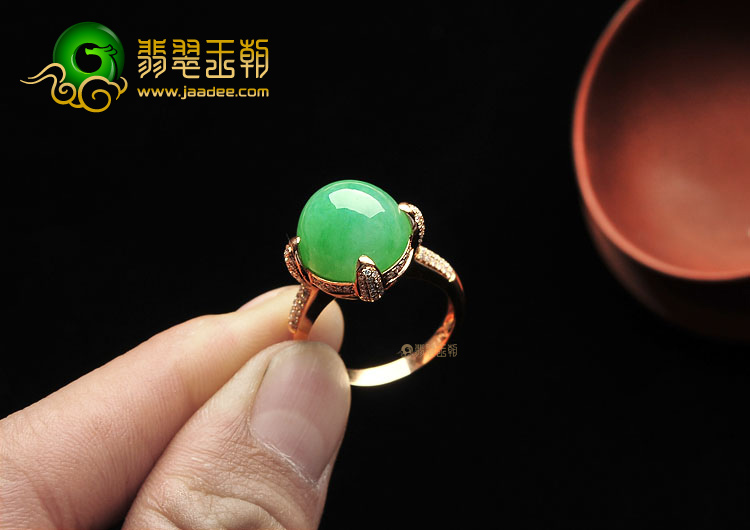 糯冰种豆色镶玫瑰金戒指(真钻)