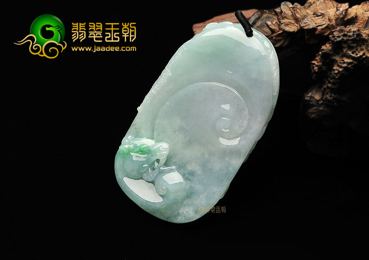 糯冰种飘翠龙头挂件