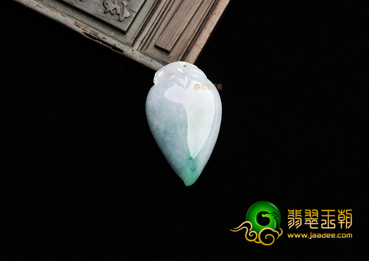 糯冰种淡紫罗兰飘花寿桃挂件