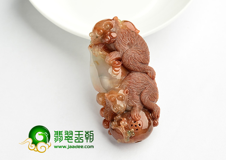 糯冰种褐红翡灵猴献寿挂件