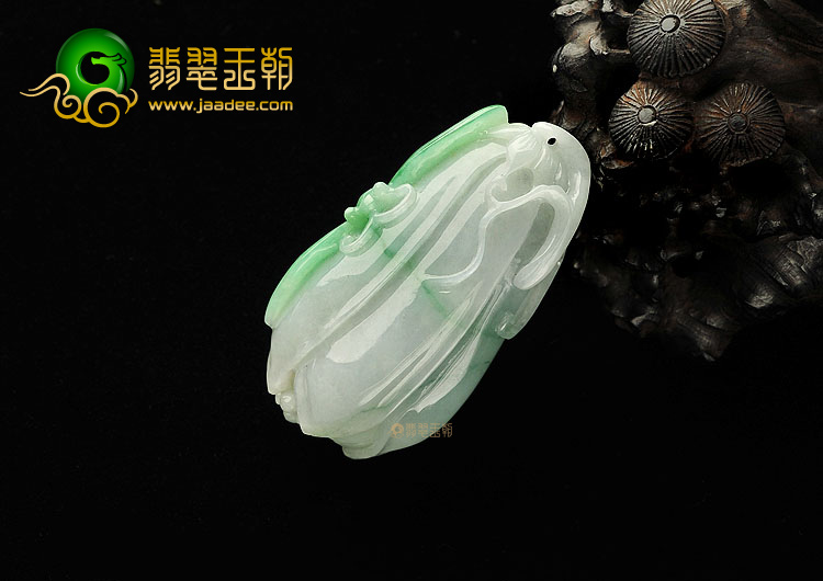 糯冰种飘翠玉兰花挂件