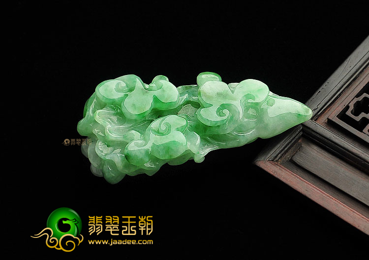 糯冰种飘翠白菜挂件