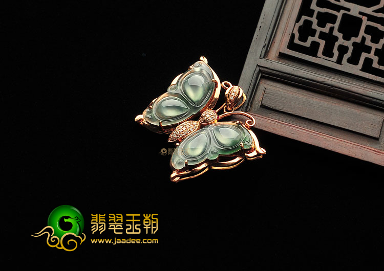 冰玻种晴水镶玫瑰金玉蝶胸坠(真钻)