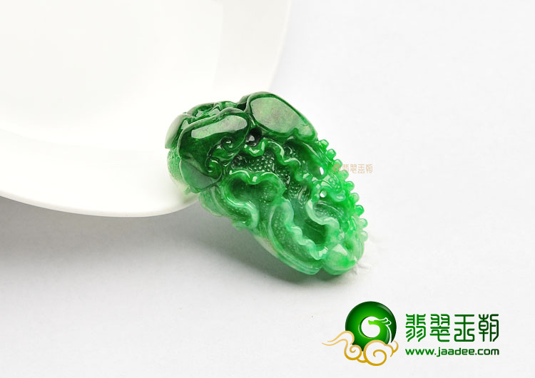 (超值推荐)糯冰种翠色白菜挂件
