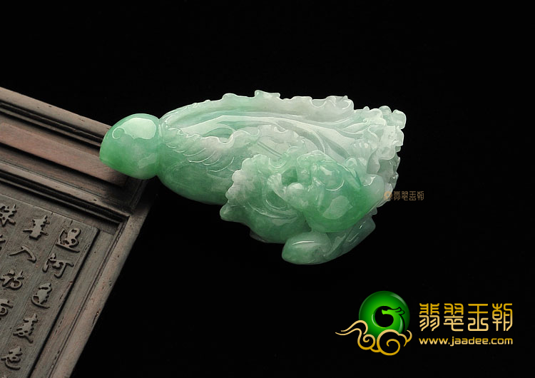 糯冰种飘翠白菜挂件