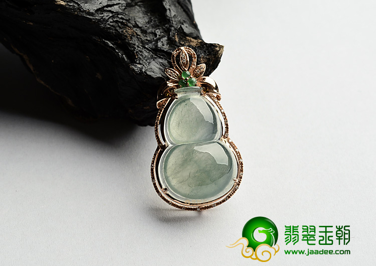 冰玻种晴水镶玫瑰金葫芦胸坠(真钻)