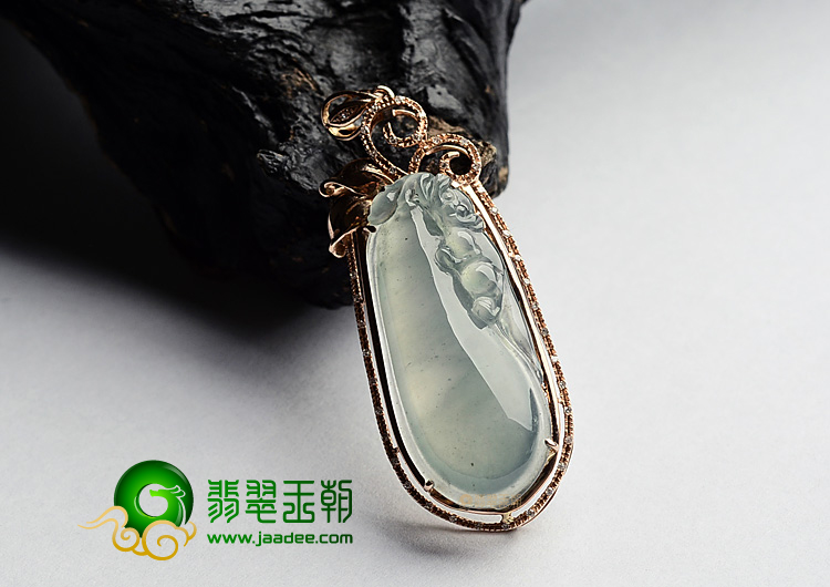 冰玻种晴水镶玫瑰金福瓜胸坠(真钻)