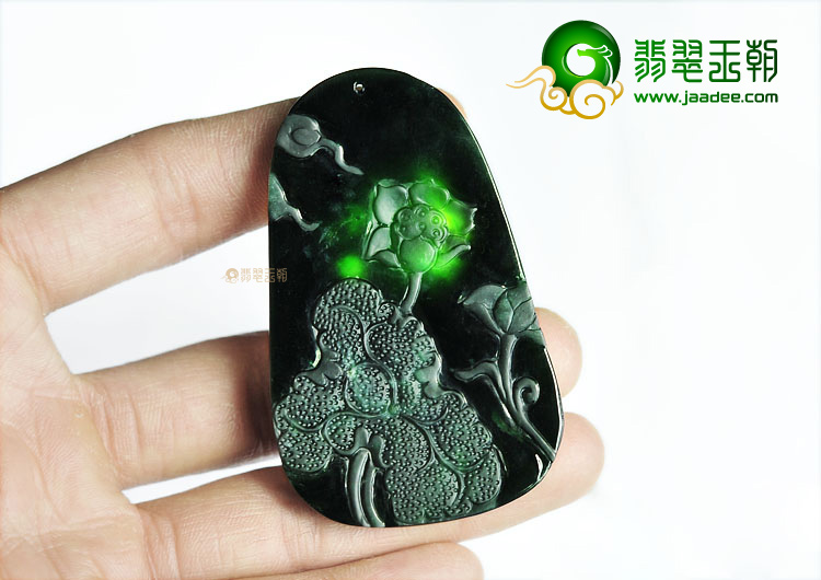 冰玻种墨翠龙牌挂件