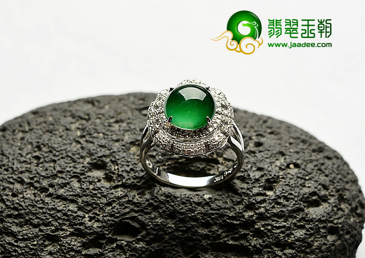 冰玻种起莹光正阳绿镶白金戒指(真钻)