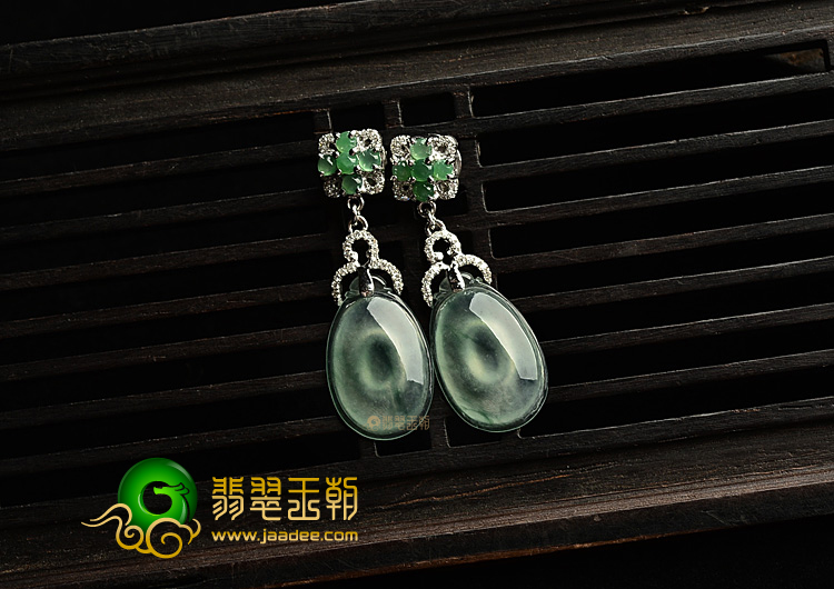 冰玻种晴水略飘花镶包金耳坠(真钻)