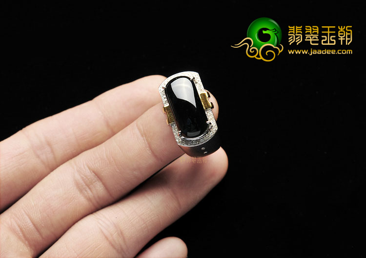 冰玻种墨翠镶白金戒指(真钻)
