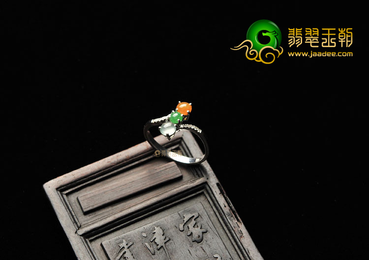冰种三彩镶白金戒指(真钻)