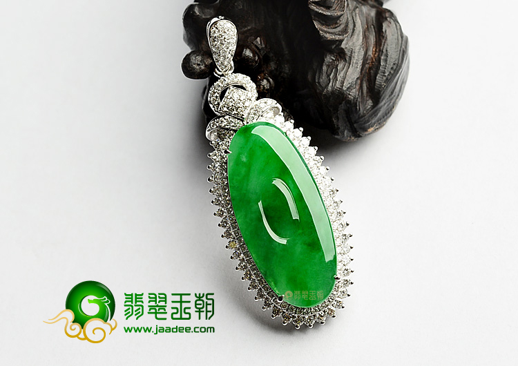 冰种阳绿镶白金福在眼前胸坠(真钻)