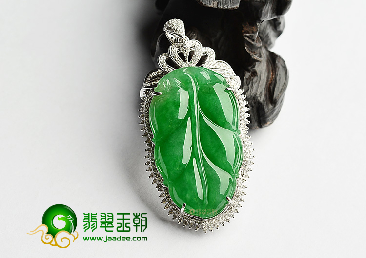 冰种阳绿镶白金金枝玉叶胸坠(真钻)