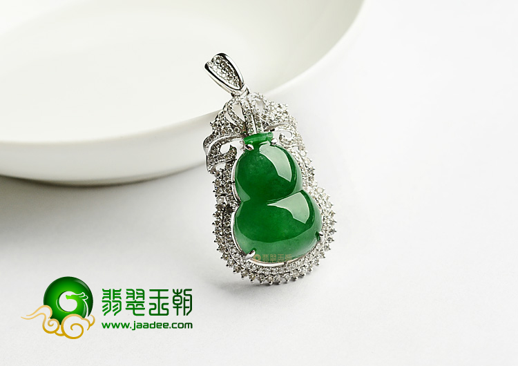 冰种阳绿镶白金葫芦胸坠(真钻)