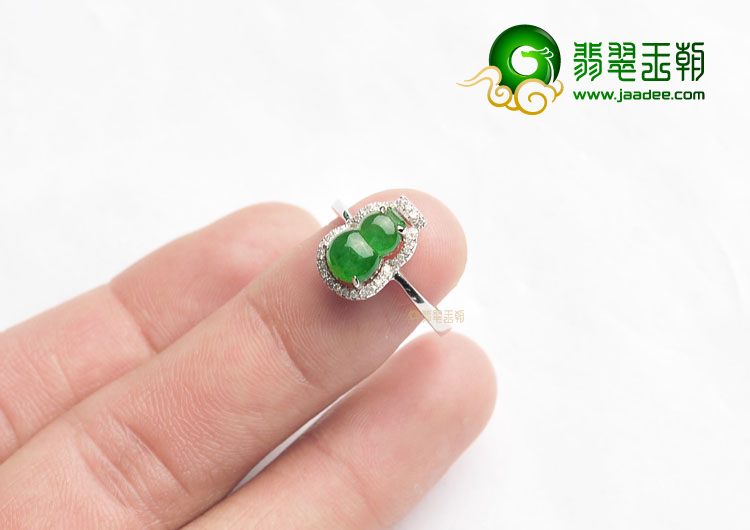 (超值推荐)冰种阳绿镶白金葫芦项链/戒指(真钻)