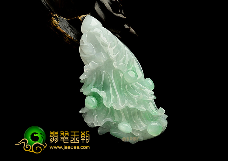 糯冰种飘翠白菜挂件