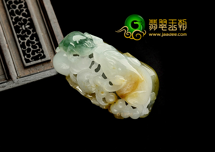 糯冰种褐黄翡招财进宝挂件
