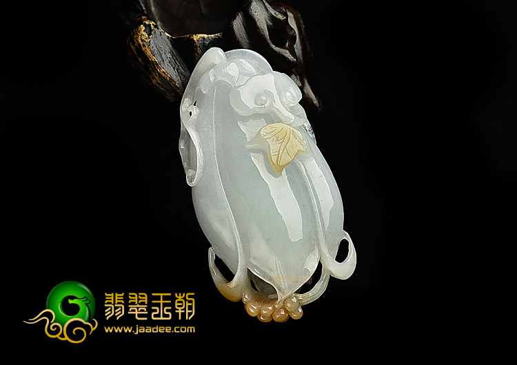 糯冰种黄翡玉兰花挂件