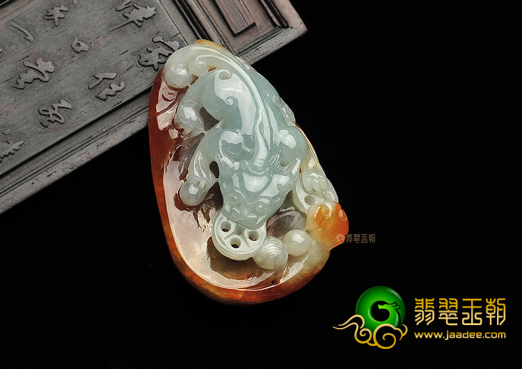 糯冰种褐黄翡招财进宝挂件