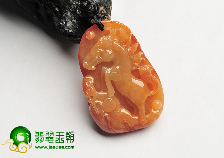 糯冰种红黄翡马牌挂件