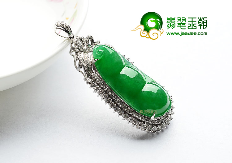 (超值推荐)糯冰种正阳绿镶白金四季豆胸坠(真钻)