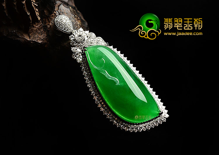 (超值推荐)冰种正阳绿镶白金胸坠(真钻)