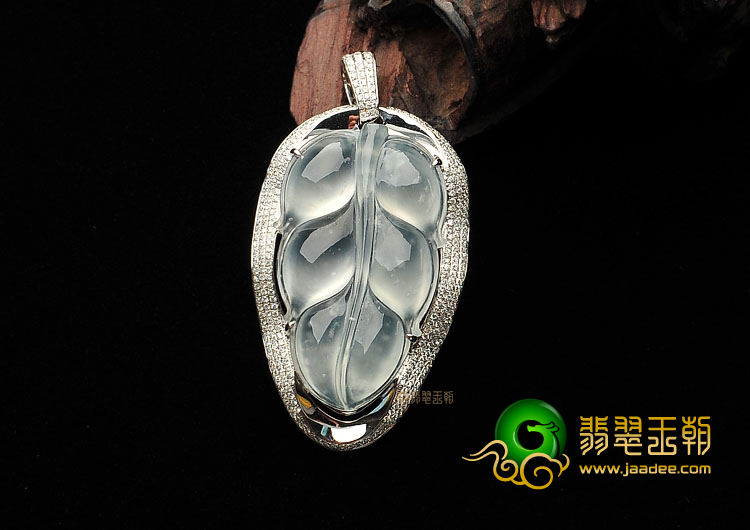 (超值推荐)玻璃种无色镶白金金枝玉叶胸坠(真钻)