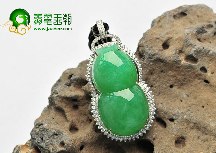 (超值推荐)糯冰种阳绿镶白金葫芦胸坠(真钻)