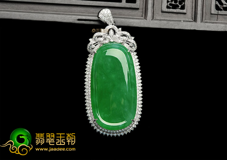 (超值推荐)冰种正阳绿镶白金胸坠(真钻)