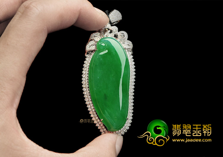 (超值推荐)冰种正阳绿镶白金胸坠(真钻)