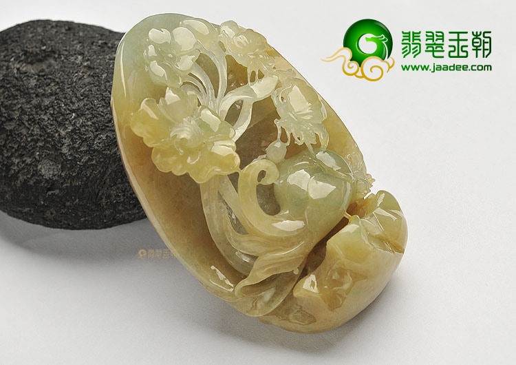 糯冰种淡黄翡蝶恋花手玩件