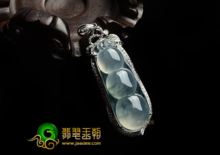 (超值推荐)冰种飘花镶白金四季豆胸坠(真钻)