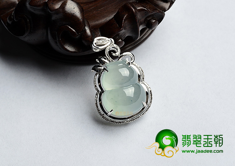 (超值推荐)冰种晴水镶白金葫芦胸坠(真钻)