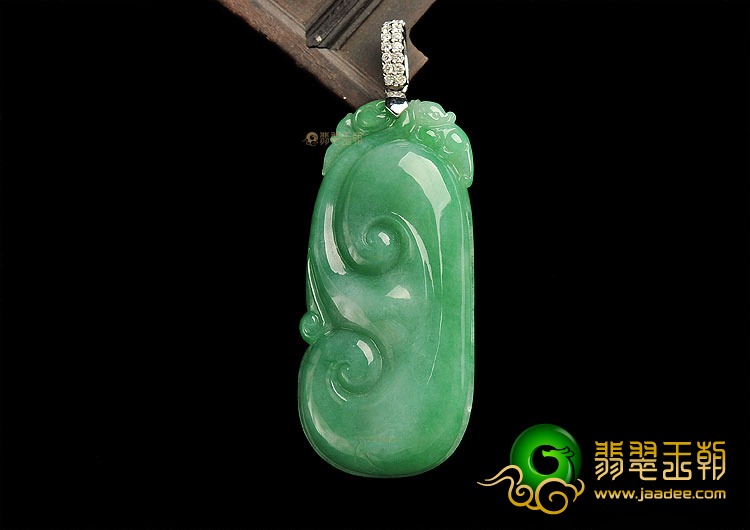 糯冰种翠色如意挂件