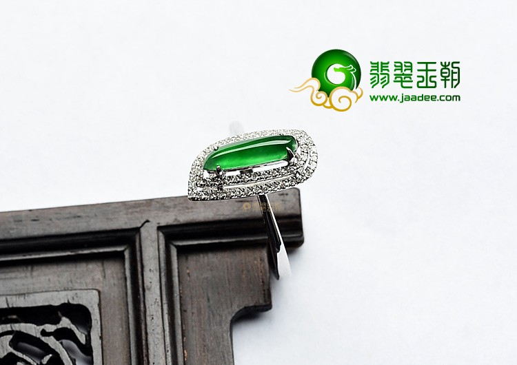 (超值推荐)冰种正阳绿镶白金随形戒指(真钻)