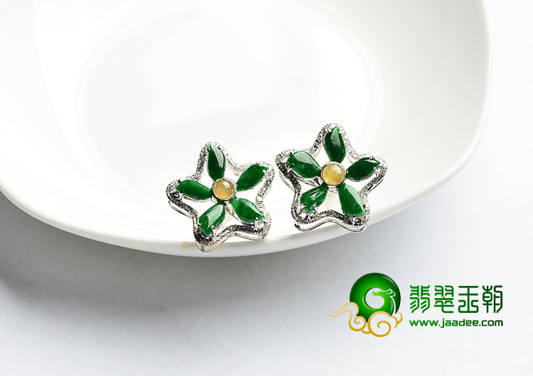 (超值推荐)糯冰种黄加绿镶白金花型耳钉(真钻)