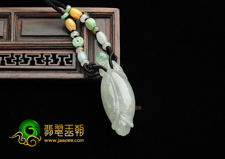 冰种晴水玉兰花挂件