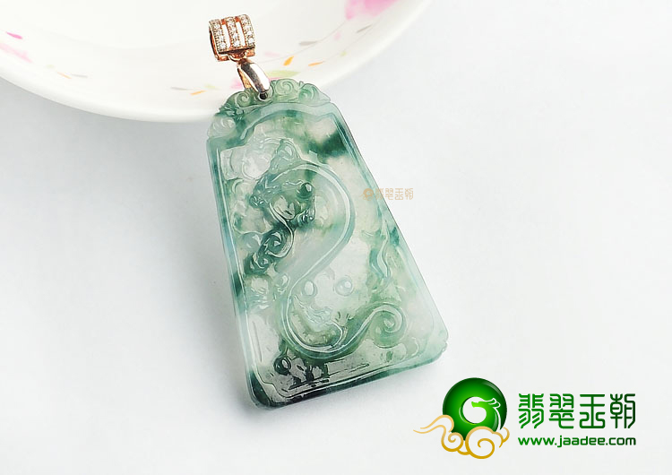 冰种飘花龙牌挂件