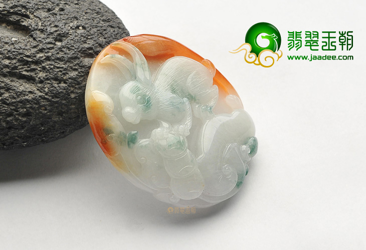糯冰种红黄翡飘花玉兔挂件