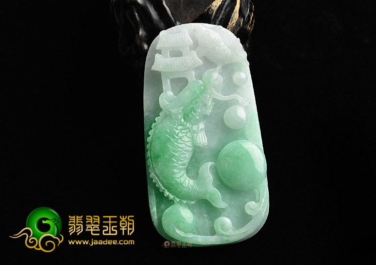 (超值推荐)糯冰种翠色鱼跃龙门挂件
