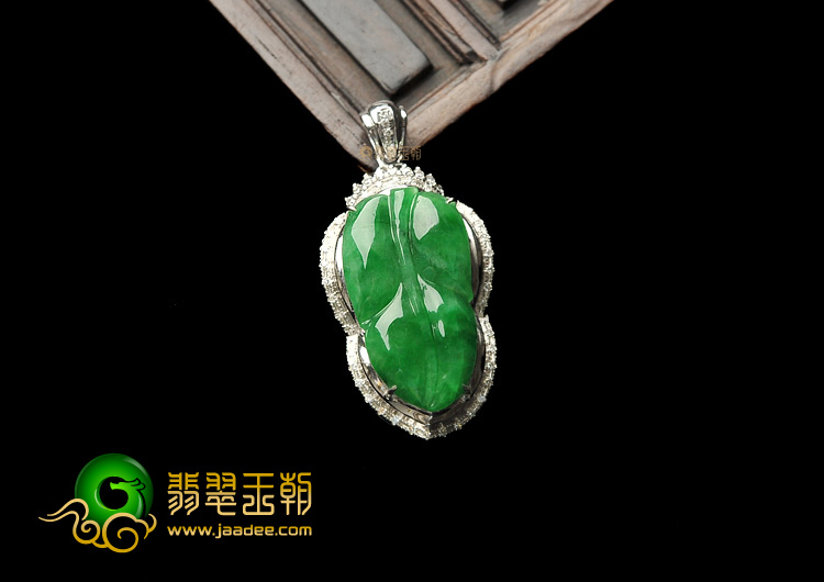 冰种阳绿镶白金金枝玉叶胸坠(真钻)
