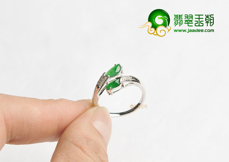 冰种阳绿镶白金戒指(真钻)